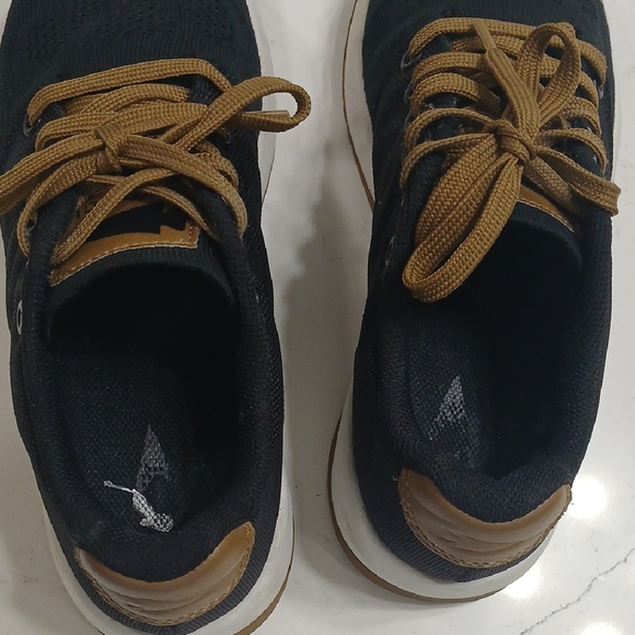 Men's Black and Tan Sneakers - Picture 3 of 6